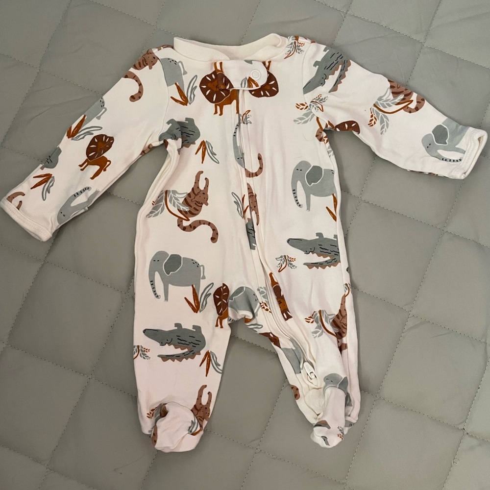 Carters Two-Way Zipper Safari Motif Footie Pajama 🦁🐘 Size Preemie
